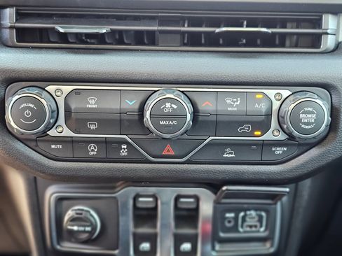 Used 2026 Jeep Wrangler Sport AWD/4WD image 15