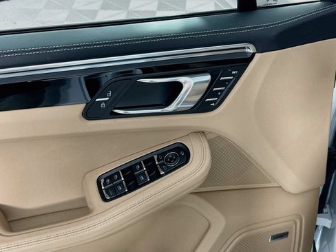 Certified 2026 Porsche Macan AWD/4WD image 18