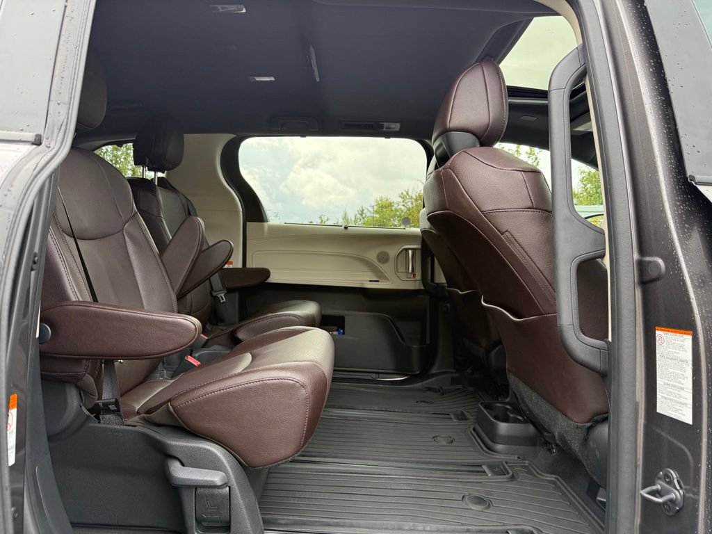 Used 2024 Toyota Sienna Platinum AWD/4WD image 18