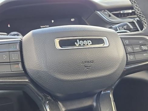 Used 2023 Jeep Grand Cherokee Altitude image 20