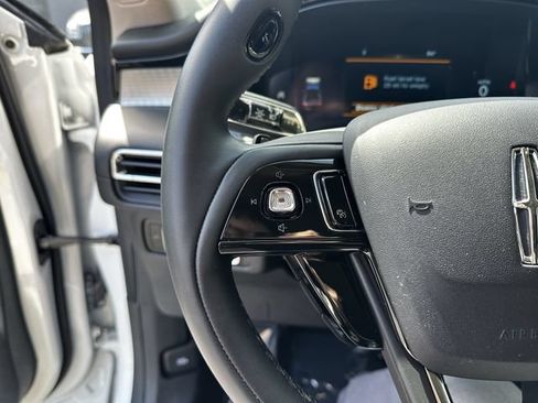 Certified 2024 Lincoln Corsair AWD image 27