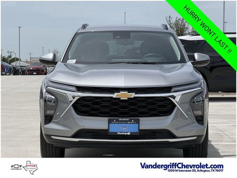 Certified 2025 Chevrolet Trax LT w/ LT Convenience Package FWD image 7