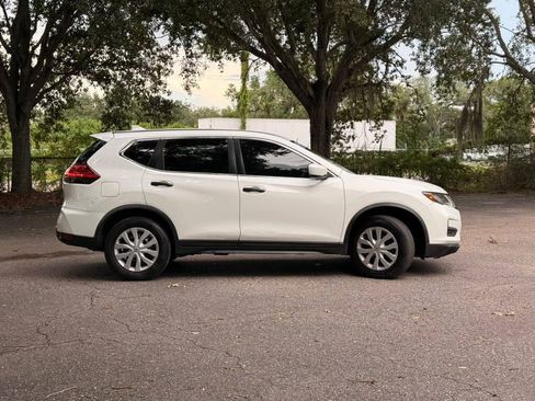 Used 2017 Nissan Rogue S AWD/4WD image 4