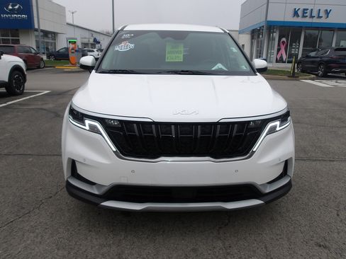 Used 2023 Kia Carnival EX image 2