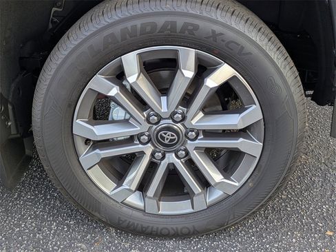 Used 2025 Toyota 4Runner Limited image 12