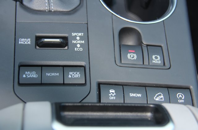 Used 2022 Toyota Highlander XLE AWD/4WD image 30