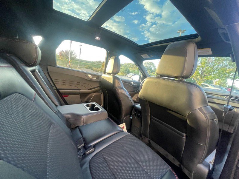 Used 2023 Ford Escape ST-Line w/ Tech Pack #1 AWD/4WD image 5