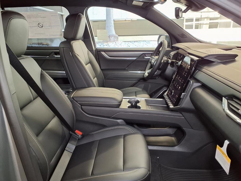 Used 2026 GMC Acadia Elevation w/ Black Edition FWD image 5