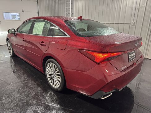 Used 2020 Toyota Avalon Limited image 3