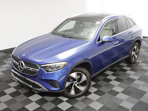 Used 2024 Mercedes-Benz GLC 300 4MATIC image 2