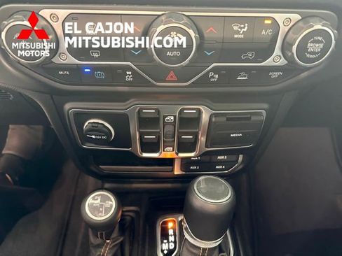 Used 2023 Jeep Wrangler Unlimited Sahara AWD/4WD image 19