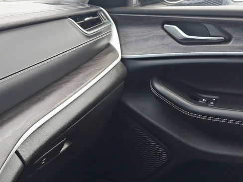 Used 2024 Jeep Grand Cherokee L Limited image 31