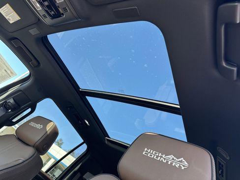 New 2026 Chevrolet Suburban High Country w/ Sun And Tow Package RWD image 32