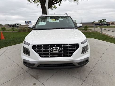 New 2026 Hyundai Venue SEL FWD image 8