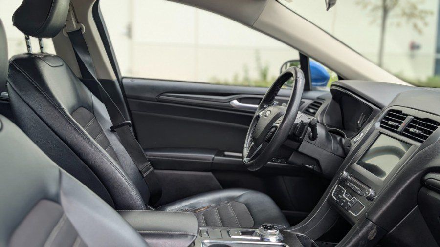 Used 2018 Ford Fusion SE w/ Equipment Group 201A FWD image 24