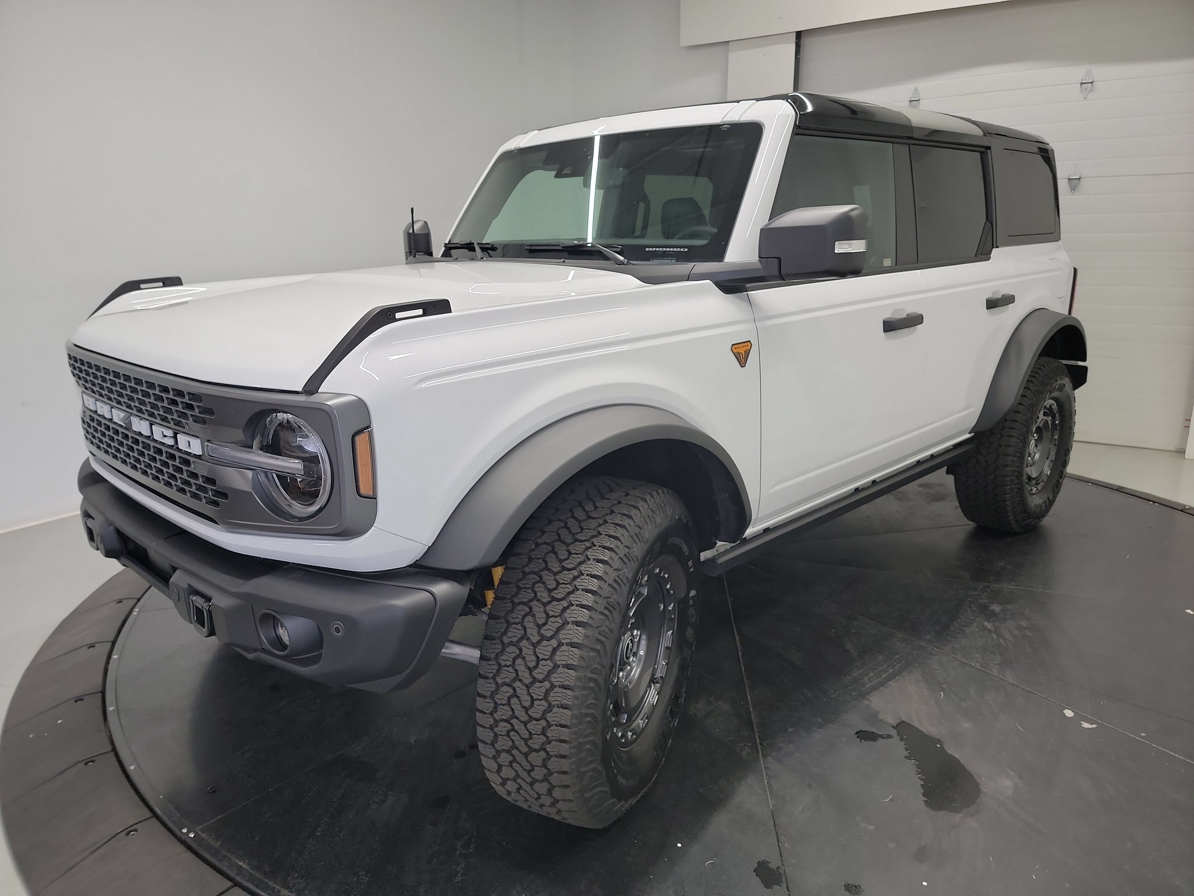 Used 2025 Ford Bronco Badlands AWD/4WD image 3