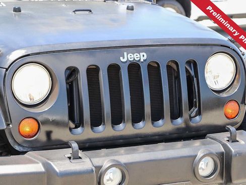Used 2010 Jeep Wrangler Unlimited Sahara w/ Dual Top Group AWD/4WD image 5