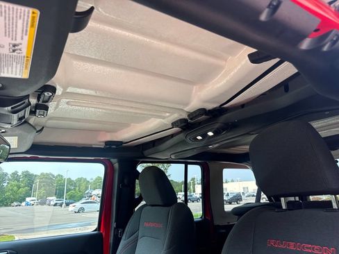 Used 2025 Jeep Wrangler Unlimited Rubicon AWD/4WD image 31