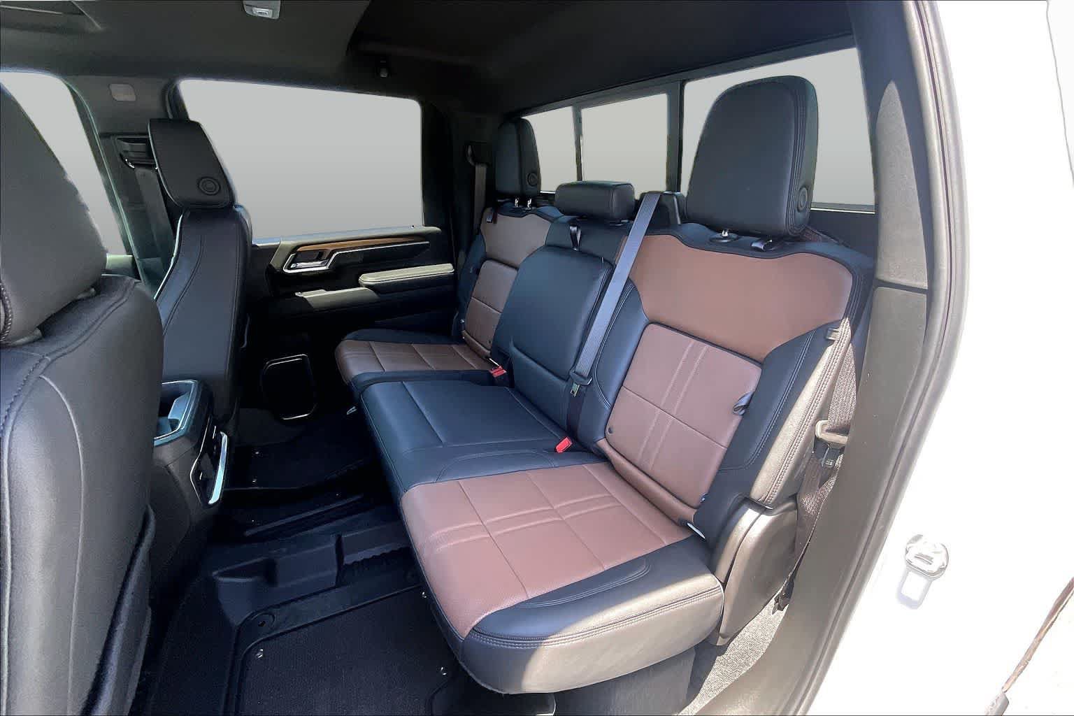 Used 2025 Chevrolet Silverado 2500 High Country w/ High Country Premium Package AWD/4WD image 25