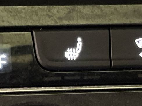 Used 2018 Volkswagen Tiguan SE w/ Panoramic Sunroof Package FWD image 26