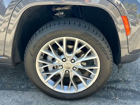 Used 2022 Jeep Grand Cherokee Summit w/ Adv Protech Group IV AWD/4WD image 15