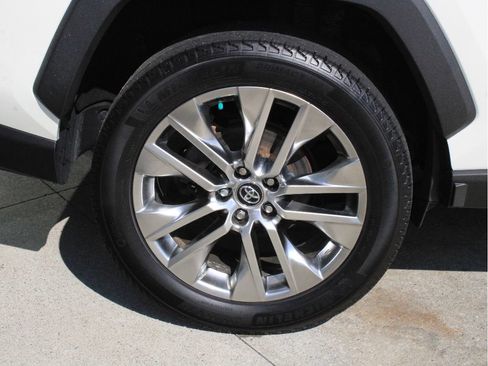 Used 2021 Toyota RAV4 XLE Premium AWD/4WD image 36
