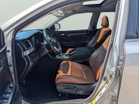 Used 2017 Toyota Highlander Limited image 11