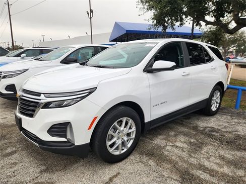 Used 2023 Chevrolet Equinox LT image 3