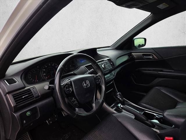 Used 2017 Honda Accord Sport image 9