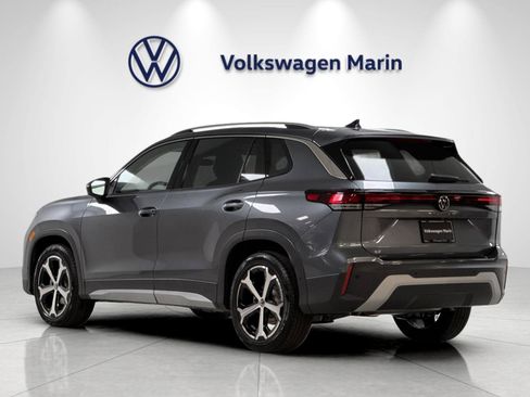New 2026 Volkswagen Tiguan SE FWD image 3