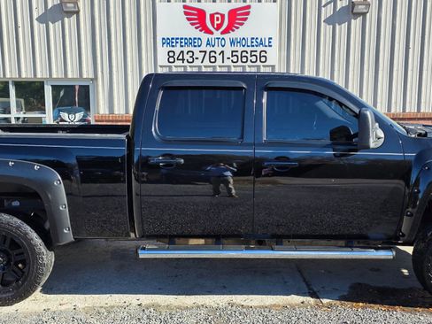 Used 2014 Chevrolet Silverado 2500 LTZ w/ LTZ Plus Package AWD/4WD image 4