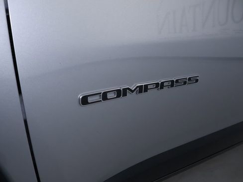 Used 2022 Jeep Compass Limited image 10