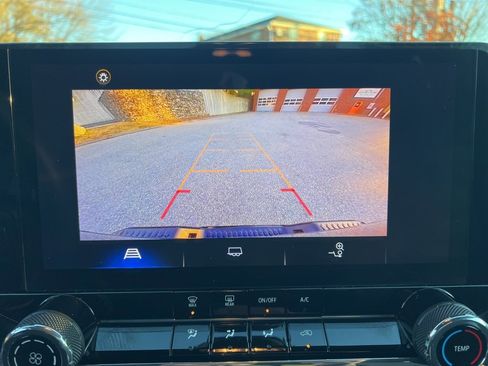 Used 2024 Chevrolet Colorado Trail Boss w/ Advanced Trailering Package image 21