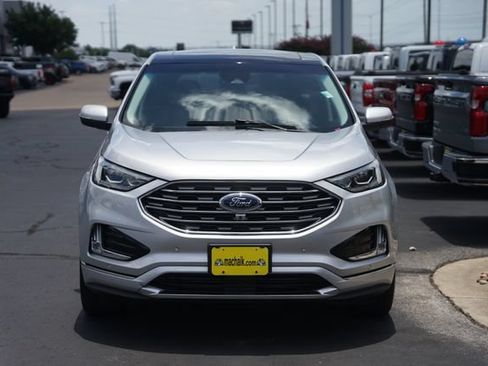 Used 2019 Ford Edge Titanium w/ Equipment Group 301A FWD image 3