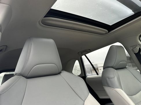 Used 2019 Toyota RAV4 XLE Premium image 19