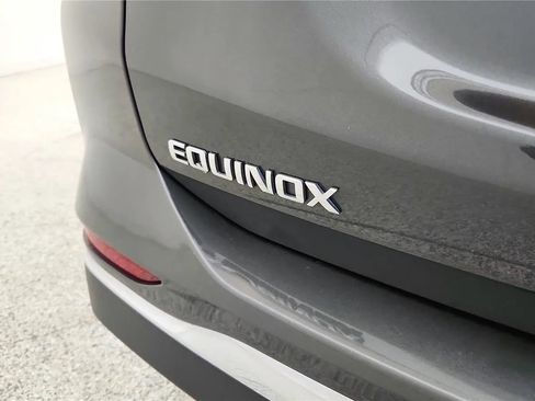 Used 2021 Chevrolet Equinox LT FWD image 17