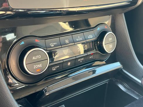 Used 2017 INFINITI QX30 Premium w/ Technology Package AWD/4WD image 21