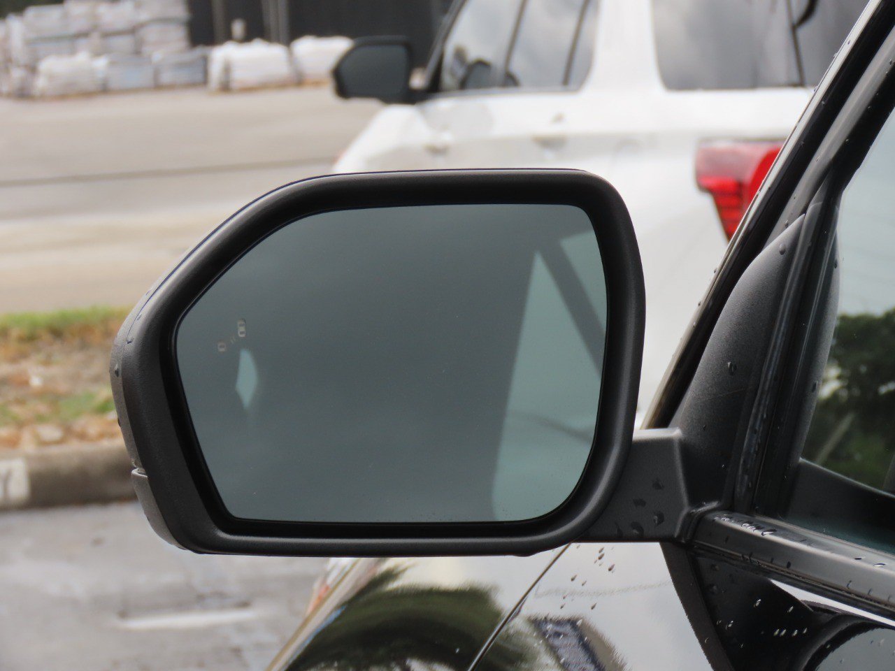Certified 2024 Ford Explorer XLT RWD image 17