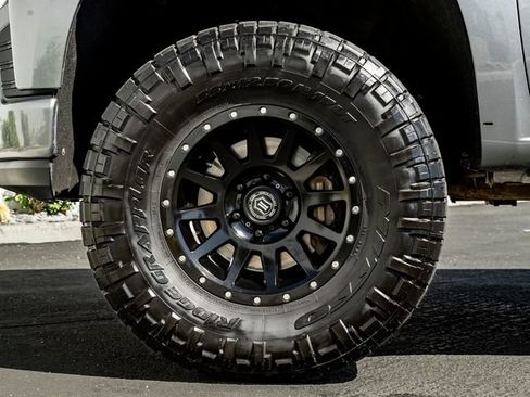 Used 2021 Chevrolet Silverado 1500 Custom w/ LPO, Blackout Package AWD/4WD image 12