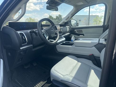 Used 2025 Ford Expedition Platinum w/ Platinum Ultimate Package image 7