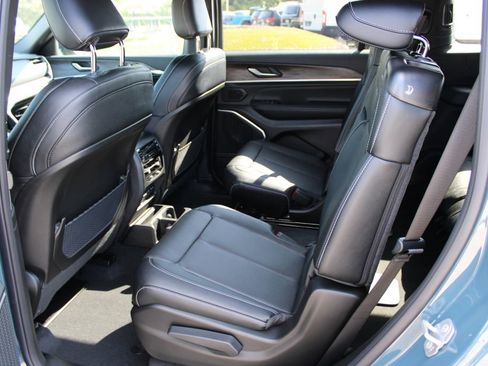 New 2026 Jeep Grand Cherokee L Limited AWD/4WD image 18
