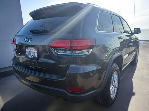 Used 2020 Jeep Grand Cherokee Laredo image 4