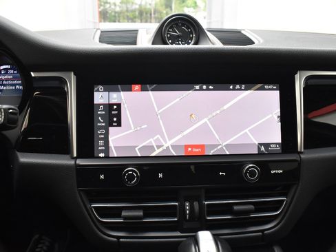 Used 2022 Porsche Macan AWD/4WD image 29