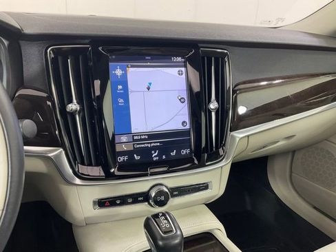 Used 2018 Volvo S90 T5 Momentum w/ Convenience Package AWD/4WD image 16