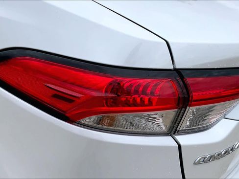 Used 2025 Toyota Corolla LE image 29