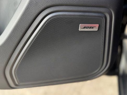 Certified 2025 Porsche Macan image 15