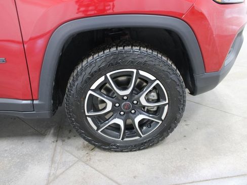 Used 2025 Jeep Compass Trailhawk AWD/4WD image 39