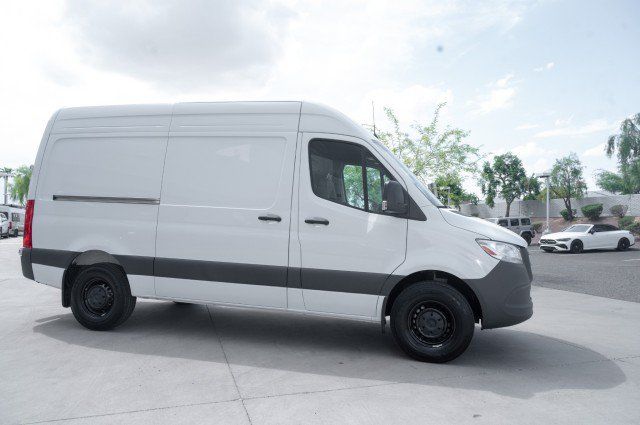 Used 2025 Mercedes-Benz Sprinter 2500 image 3