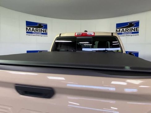Used 2024 Chevrolet Colorado W/T w/ Technology Package AWD/4WD image 9