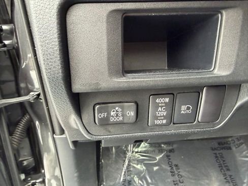 Used 2018 Toyota Tacoma TRD Sport w/ Technology Package image 20